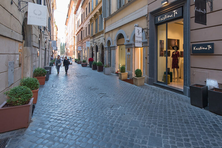 Appartamento in affitto Via Vittoria Roma zona Spagna